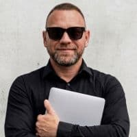 Portrait von Codaris - Experte für Webentwicklung, SEO und API-Integration